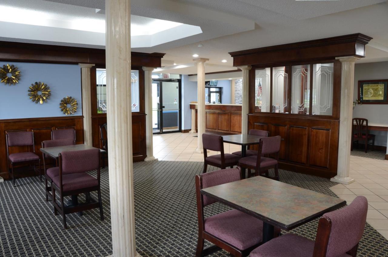 Gateway Inn Кларксвилл Экстерьер фото