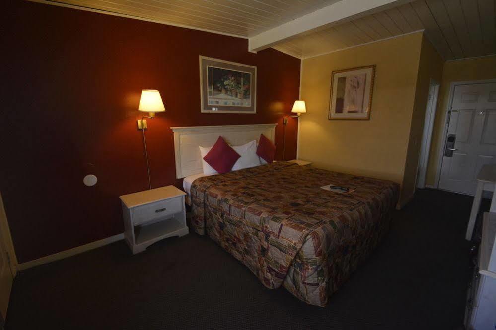 Gateway Inn Кларксвилл Экстерьер фото